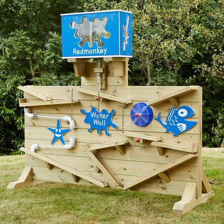 Outdoor Water Wall with Den and Bench Offer  hi\-res
