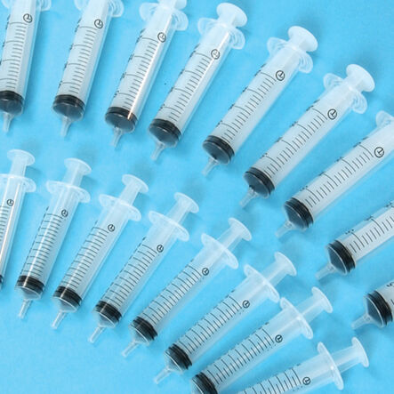 Plastic Syringe Packs  hi\-res