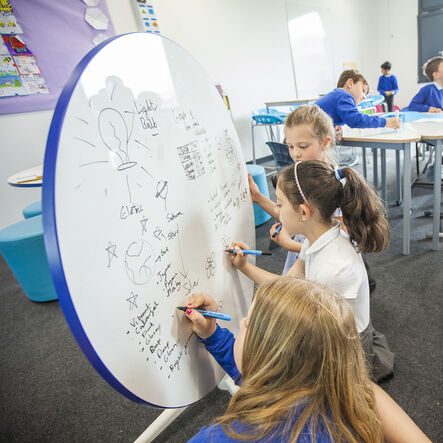 Circular Flip Table Writable H770mm  hi\-res