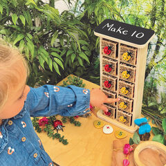 Yellow Door Bug Hotel 10 Frame Habitat   hi-res
