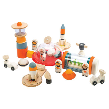 Small World Space \x26 Astronaut Play Set 16pcs  hi\-res